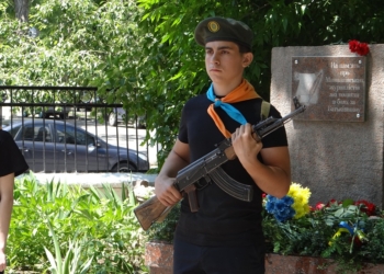 В Николаеве открыли отреставрированный памятник погибшим журналистам