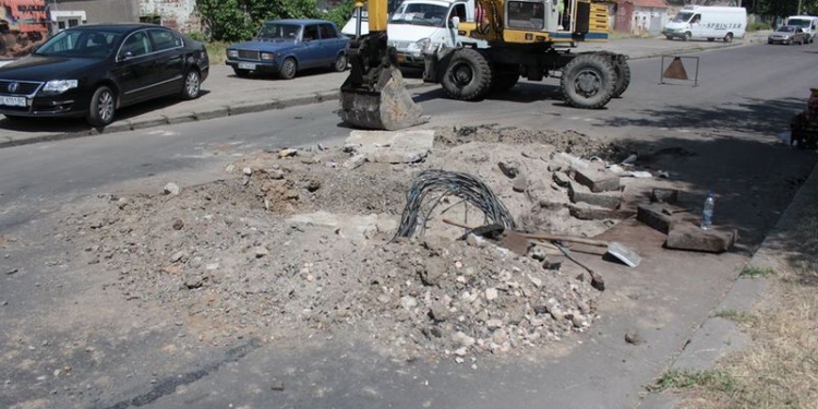 Часть улицы Чигрина – непроездная: там Николаевская ТЭЦ укладывает асфальт