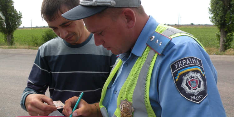 В жару грузовикам ездить нельзя. А где “пересидеть” дневной зной? Список отведенных площадок