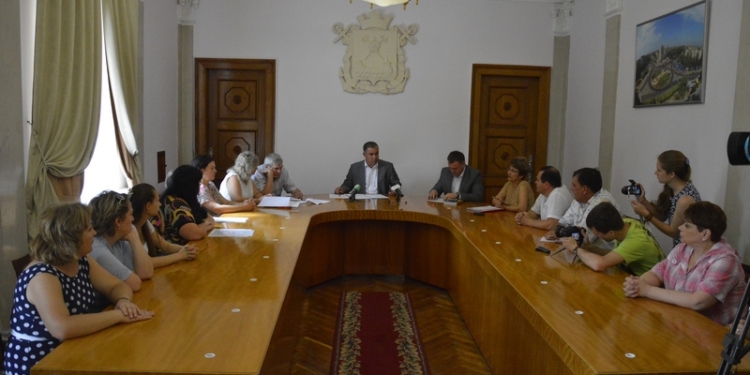 Гранатуров заверил, что не допустит закрытия 36-й школы в Николаеве, и пообещал до средины августа откорректировать проект реконструкции здания