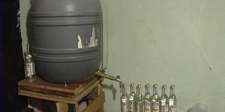 В Николаевской области подпольно делали водку. Почти 2 тонны фальсификата изъято фискалами
