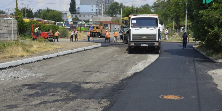 Гранатуров проинспектировал ремонт дорог на улицах Водопроводная и Дачная