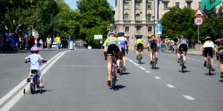 Велосипеду все возрасты покорны: на «Веселые старты» в Николаеве выехали почти полторы сотни юных николаевцев