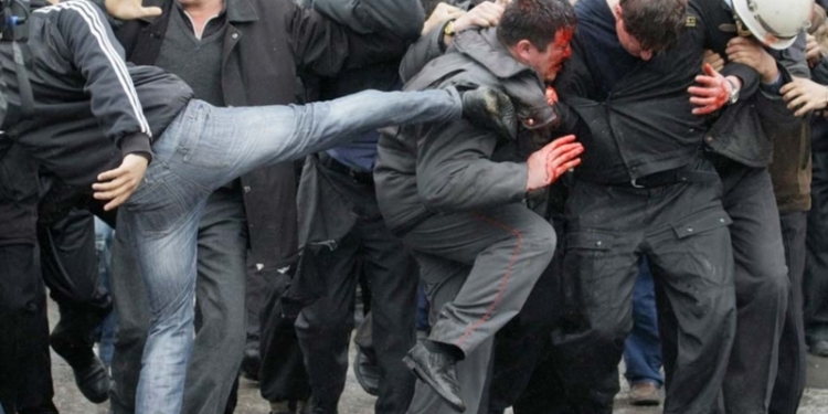 В Запорожье задержали 28-летнего николаевца, причастного к массовым беспорядкам в Харькове в апреле прошлого года