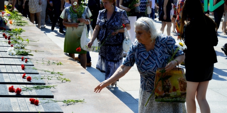 Поодиночке и вместе: николаевцы почтили память погибших и замученных в годы Второй Мировой войны