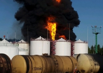 Под Васильковом горит нефтебаза, есть пострадавшие