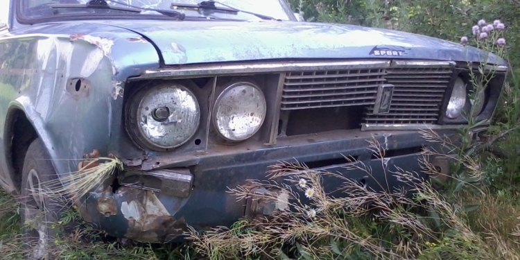 Виновник ДТП бросил травмированного на дороге, а сам спрятался в кустах