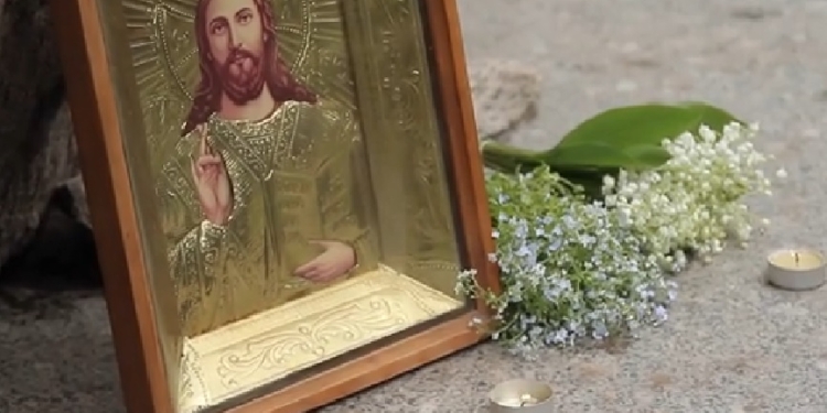 “Господи, сокруши самозванца”. Неожиданный молебен в Петербурге