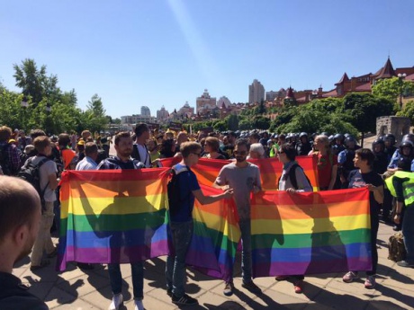 В Киеве на участников гей-парада напали радикалы, ранив 5 милиционеров 5