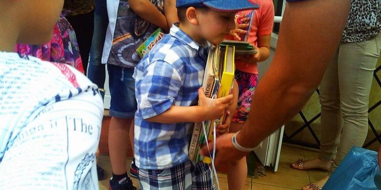 В Николаевскую областную детскую библиотеку приехали книги с фронта