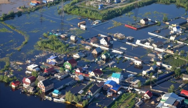 В России город Нефтеюганск затопило нефтью