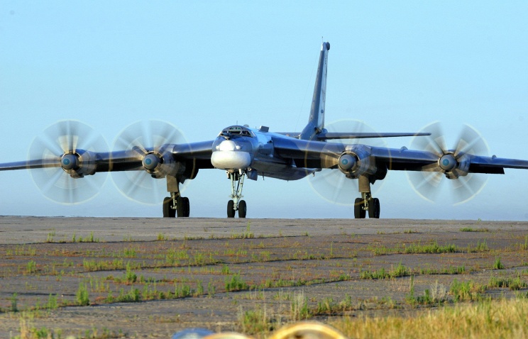 Российский стратегический бомбардировщик загорелся в Амурской области - на аэродроме Украинка 1