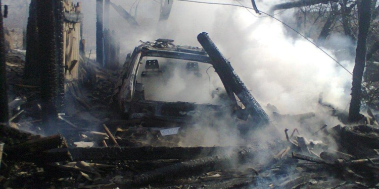 На Николаевщине от короткого замыкания сгорел автомобиль и гараж