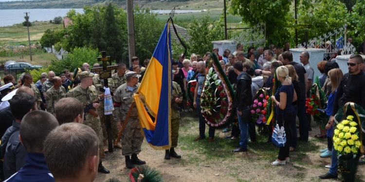 В Николаеве попрощались с 28-летним героем АТО Анатолием Дубовиком