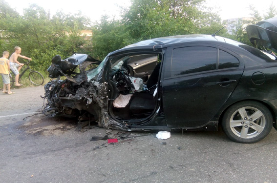 ДТП на трассе Николаев-Одесса: легковик врезался в грузовик, водитель погиб