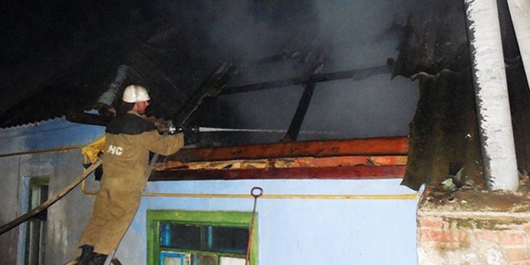 Из искры возгорелось и перекинулось на дом: в Новой Одессе на пожаре никто не пострадал