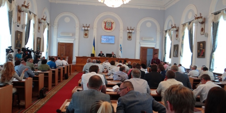 Яковлев так и не выступил на сессии Николаевского горсовета по сути, а часть депутатов демонстративно покинуло зал