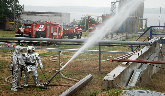 В Николаеве на территории нефтебазы прошли учения. Есть над чем работать