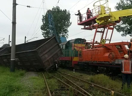 Во Львове сошли с рельсов три вагона