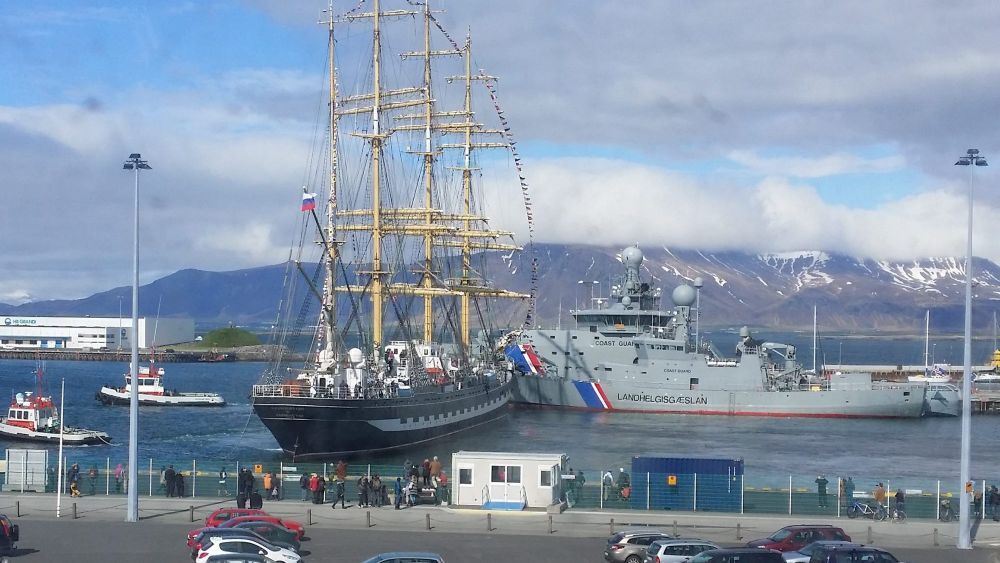 "Человек и пароход": Парусник «Крузенштерн» столкнулся с двумя кораблями береговой охраны Исландии 1