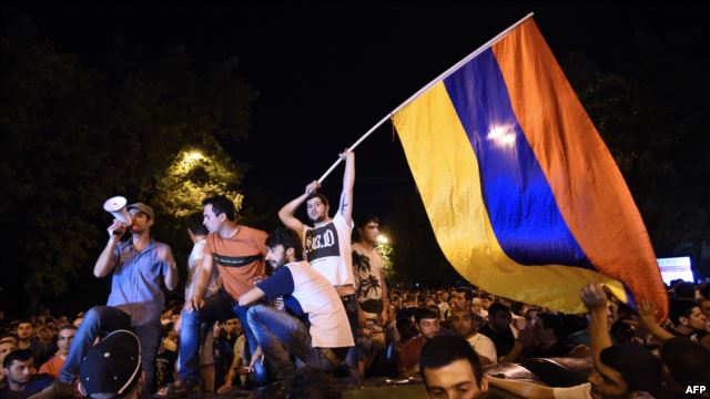 Начальник полиции Армении дал демонстрантам час, чтобы разойтись 1