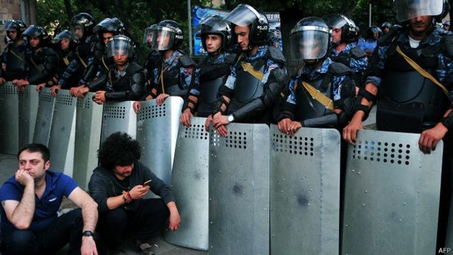 Кризис в Армении: почему бездействует Москва?