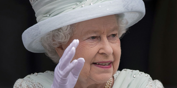 Королева Британии еще помнит, что такое война, поэтому предостерегла Европу от раскола