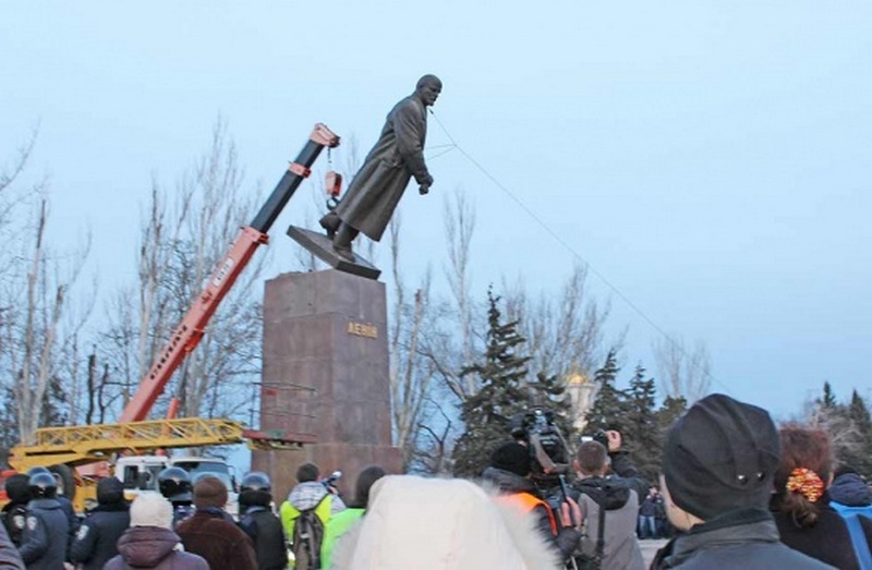 Все декоммунизированные памятники Ленину предлагают свезти в Чернобыльскую зону 1