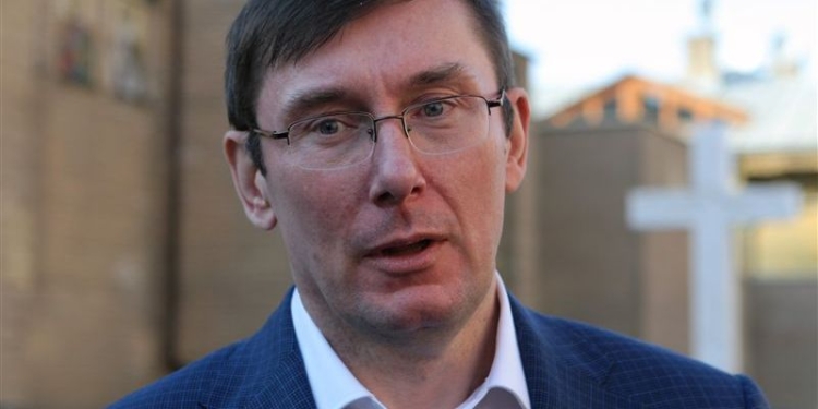 Луценко предложил полностью заблокировать оккупированную часть Донбасса