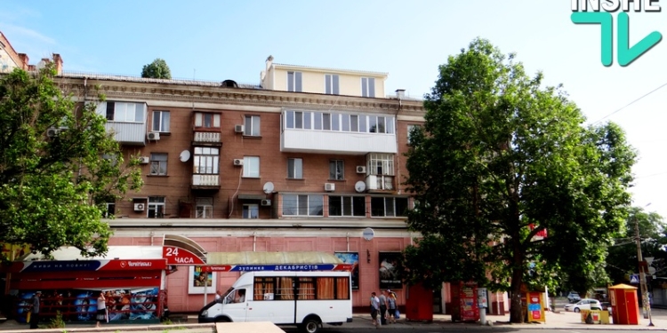 Жильцы дома по Декабристов, 21 прогнали рабочих Пелипаса, пришедших достраивать ПИОНЕРскую мансарду