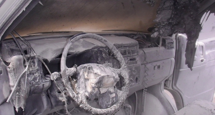 Пытаясь собственноручно потушить горящий автомобиль, николаевец получил ожоги тела и дыхательных путей