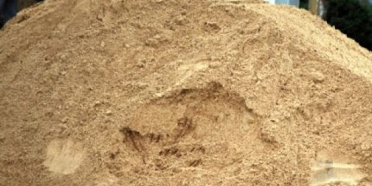 За незаконную добычу песка в Жовтневом районе у предпринимателя конфисковали экскаватор