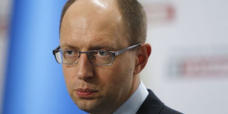 Яценюк предлагает закрывать все объекты с нарушениями пожарной безопасности