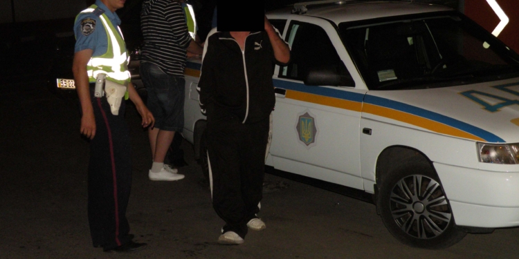 В Николаеве пьяная компания угнала машину – просто покататься