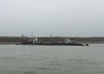 В Китае перевернулось судно с 458 людьми