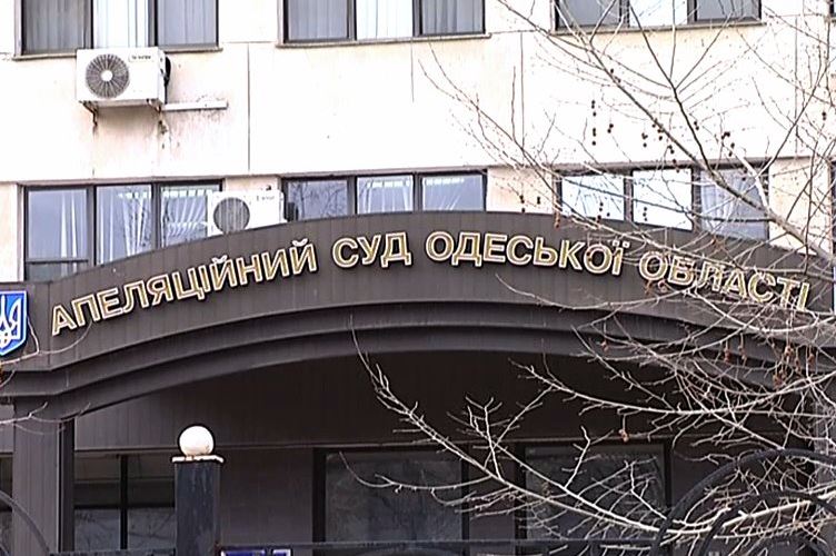 В Одессе сотрудник Апелляционного суда бросился с крыши 1