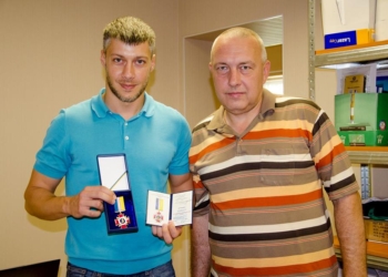 Николаевскому нардепу Артему Ильюку вручен Почетный знак ВМС ВСУ “За сприяння військово-морським силам України”