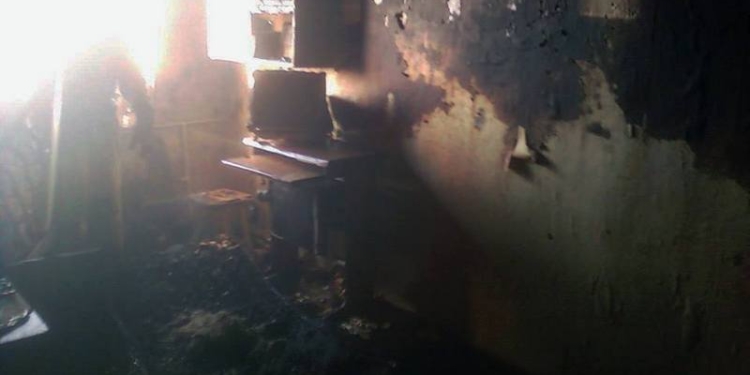 В Варваровке горела квартира на втором этаже: женщину с двумя детьми эвакуировали с помощью пожарной лестницы