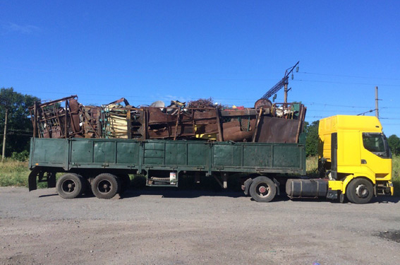 На Николаевщине правоохранители задержали водителя, который перевозил 20 тонн металлолома на грузовике со спиленными номерами