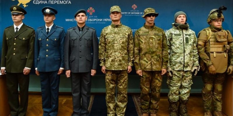 Новой украинской армии нужны новые традиции, новая форма и новые звания – Президент Украины