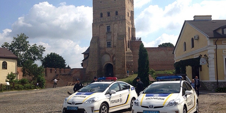 Аваков с Яценюком дали старт патрульной службе в Луцке