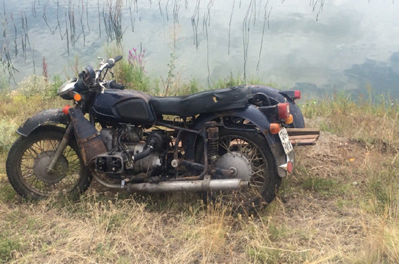 Хорошо наотдыхался: в Первомайском районе мужчина «под мухой» угнал мотоцикл друга и утопил его в пруду