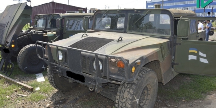 Николаевский тепловозоремонтный завод передал морпехам 6 переоснащенных «Хаммеров»