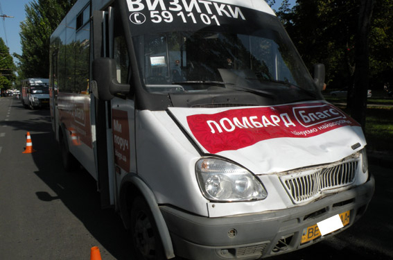 в Николаеве водитель маршрутки №21, сбившей трех человек, говорит, что у машины отказали тормоза