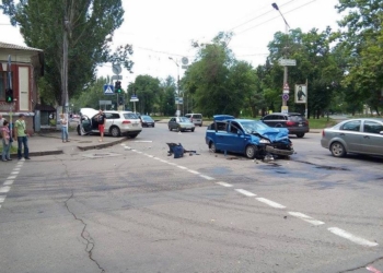 Перед Ингульским мостом не разминулись «Фольксваген» и «Шевроле»: водитель джипа – в больнице