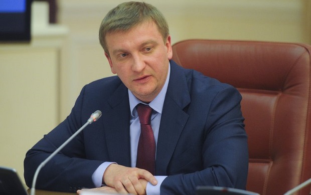 Министр Юстиции Петренко: "Зарплатами "в конвертах" для чиновников в министерствах должны заняться правоохранители" 1