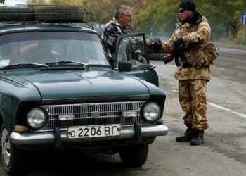 В Мариуполе задержали чиновника, торговавшего пропусками в зону АТО