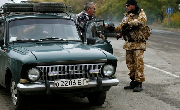 В Мариуполе задержали чиновника, торговавшего пропусками в зону АТО