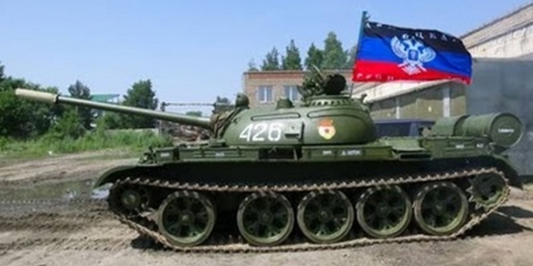 В ДНР заявили об отводе половины техники от передовой