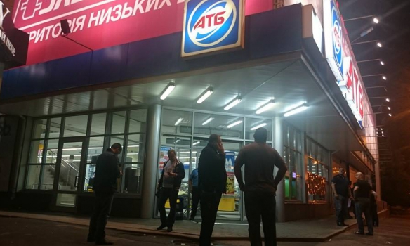 Стрельба в харьковском "АТБ": убит один человек 1